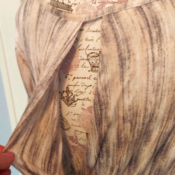 LISA RINNA TOP - Picture 8 of 9